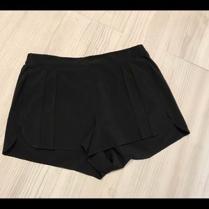 Lululemon black shorts with pockets